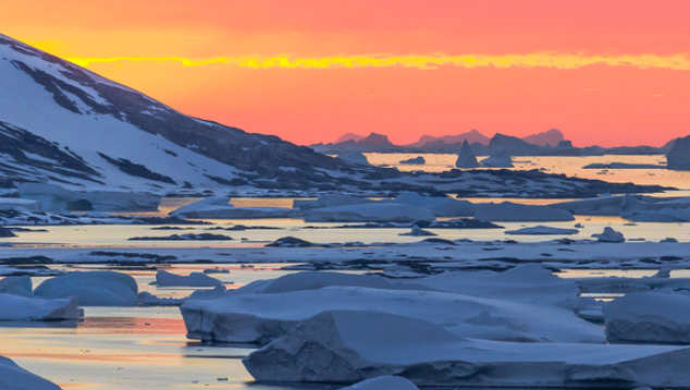 Pr do Sol em Port Charcot, Antrtida. Crdito: Phillip Salveter/ShutterStock