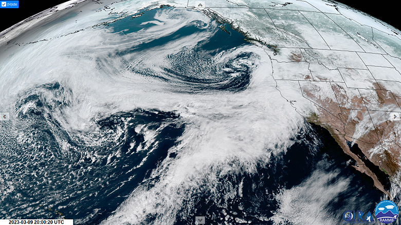 Poderoso rio atmosfrico cobre a Califrnia em 10 de maro de 2023. O sistema despejou intensa quantidade de chuva durante grande parte do ms.